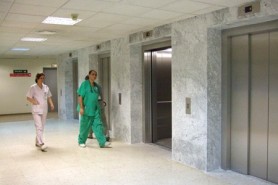 Terifiant // O femeie a murit în liftul spitalului. Explicația medicilor